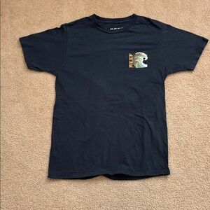 Reef Navy Tee With Wave Graphic on Front and Back.
